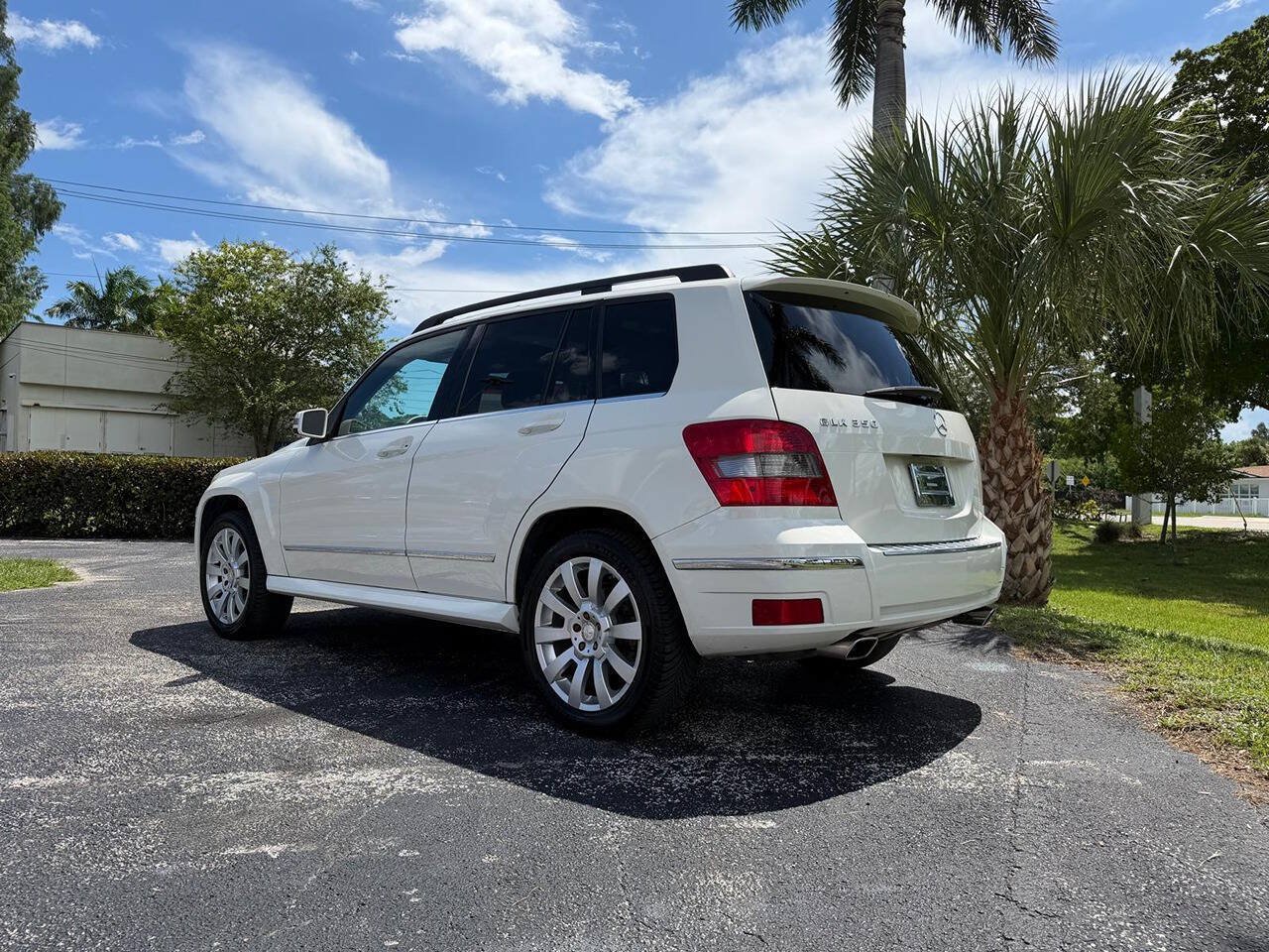 Used 2010 Mercedes-Benz GLK 350 2WD image 3