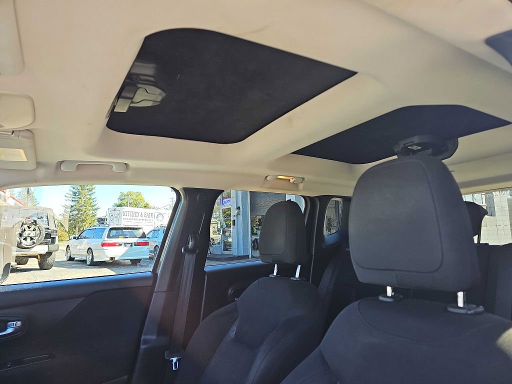 Used 2017 Jeep Renegade Latitude image 12