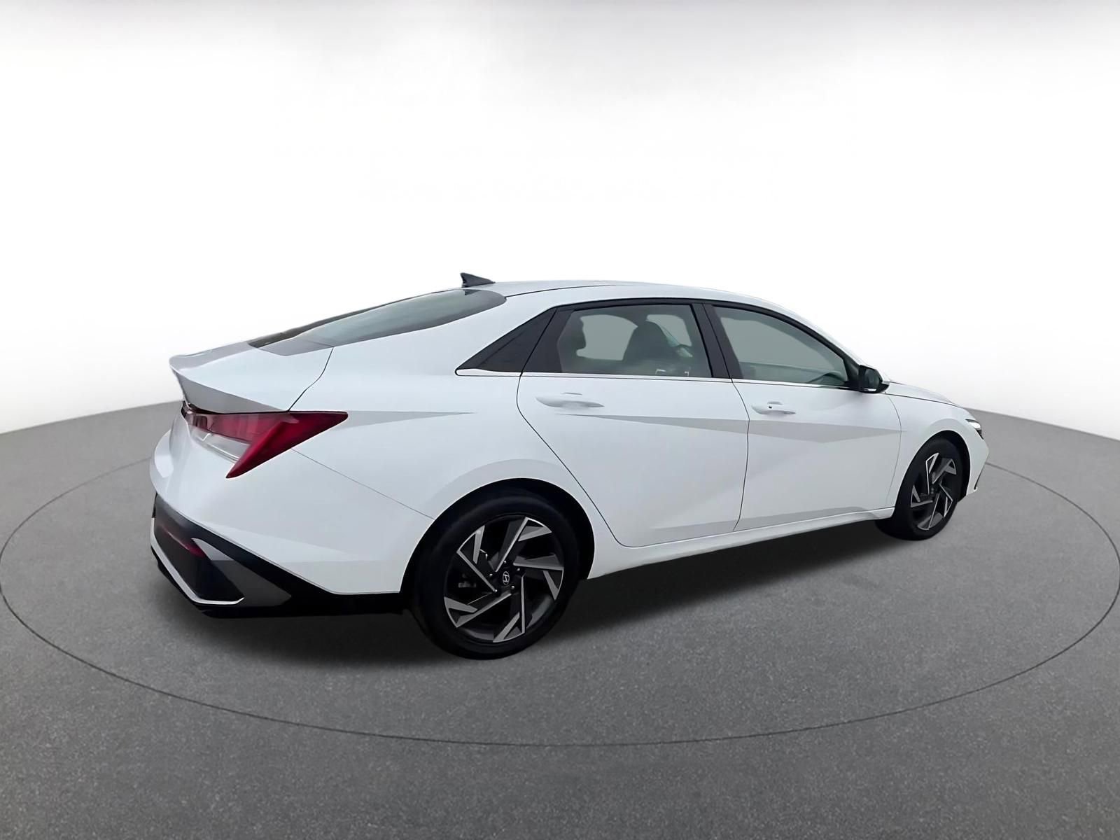 Used 2025 Hyundai Elantra SEL FWD image 15