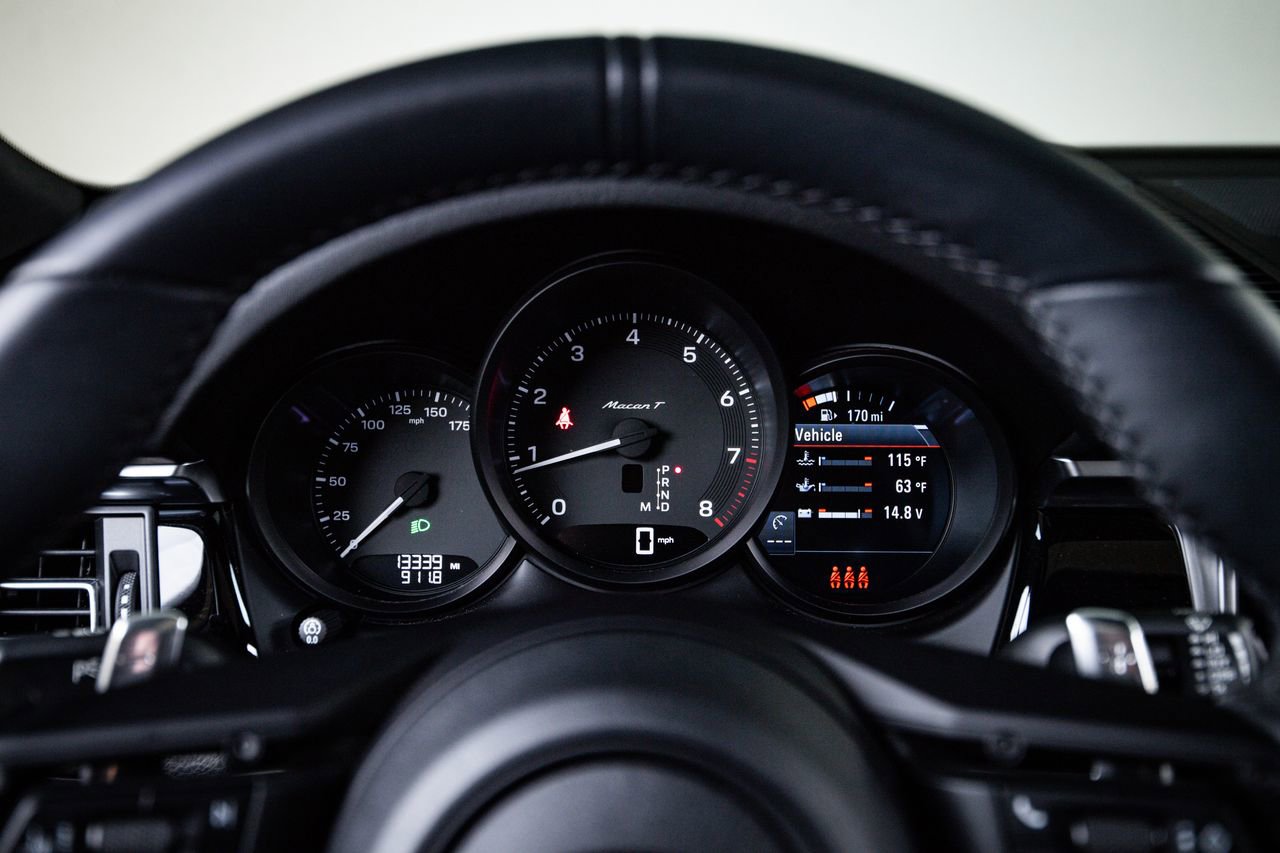 Used 2023 Porsche Macan Turbo image 15