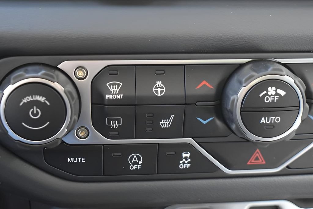 Used 2025 Jeep Gladiator Sport AWD/4WD image 22