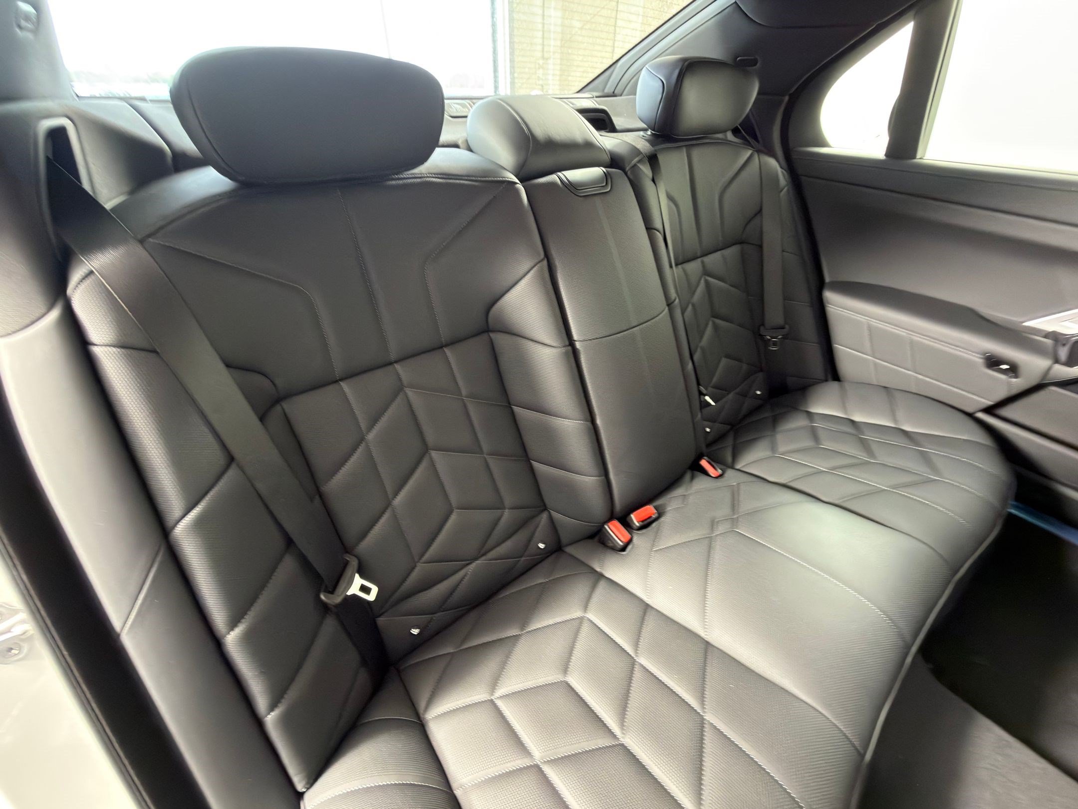 Used 2026 BMW 750e xDrive w/ Premium Package AWD/4WD image 27