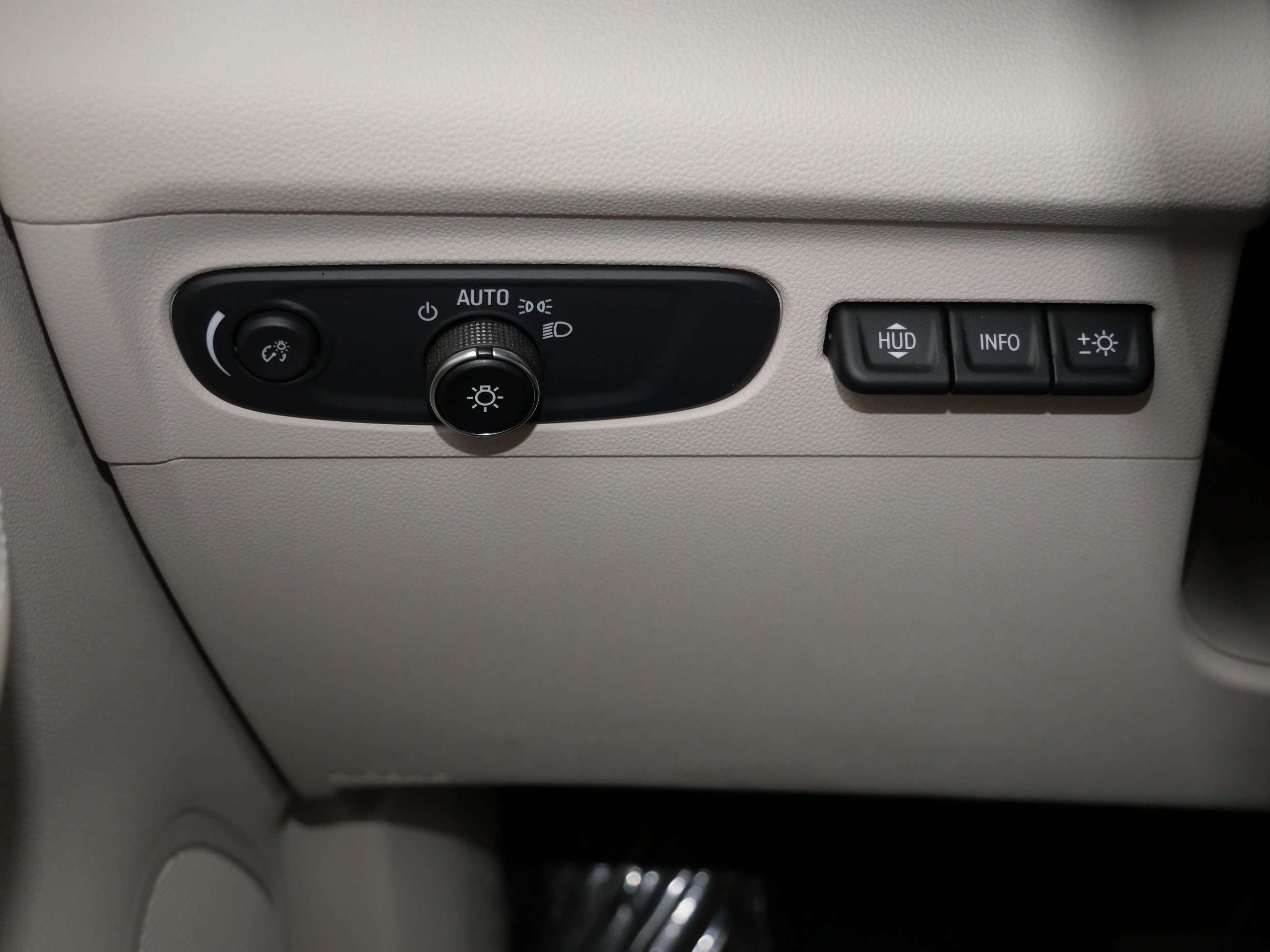 Used 2022 Buick Envision Avenir w/ Technology Package II AWD/4WD image 26