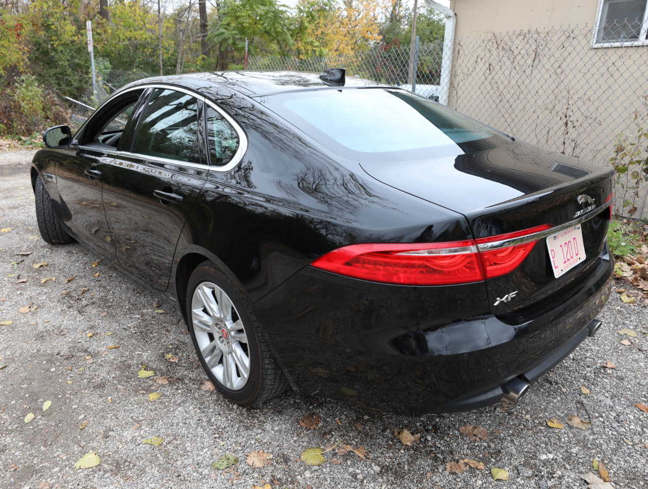 Used 2017 Jaguar XF Premium image 8