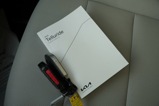 Used 2025 Kia Telluride S FWD image 46