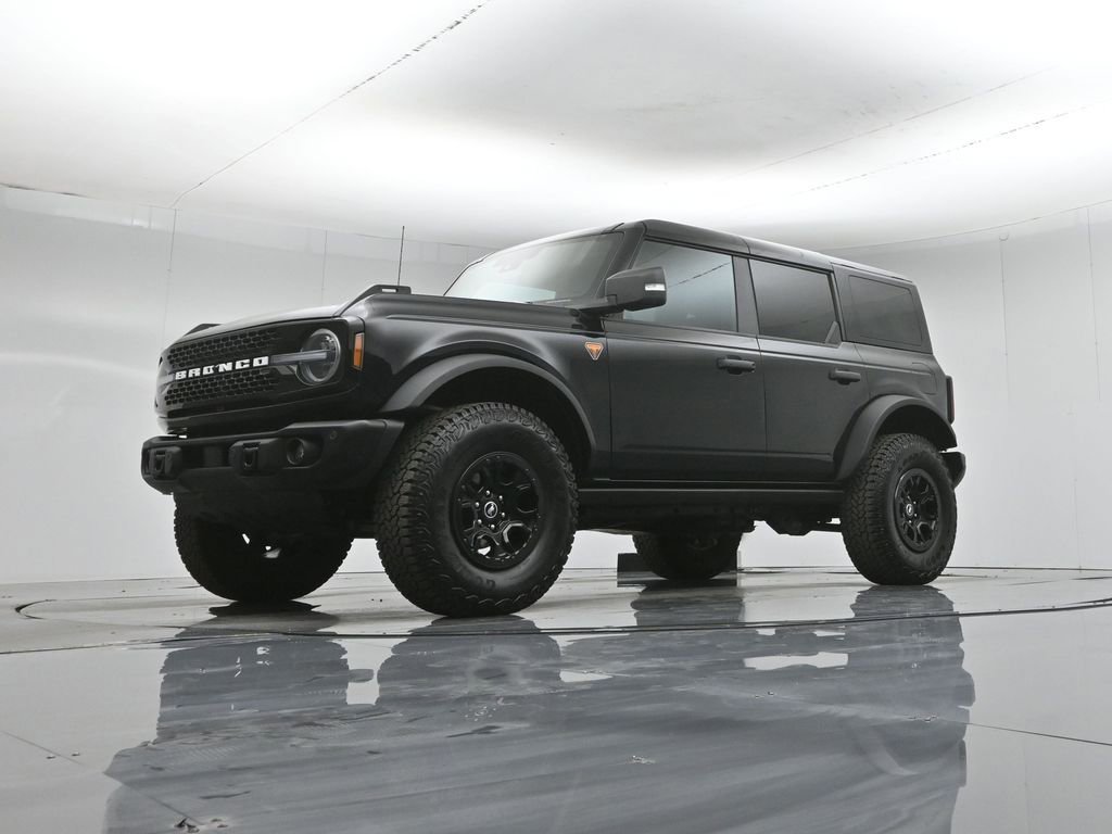 Used 2025 Ford Bronco Badlands image 46