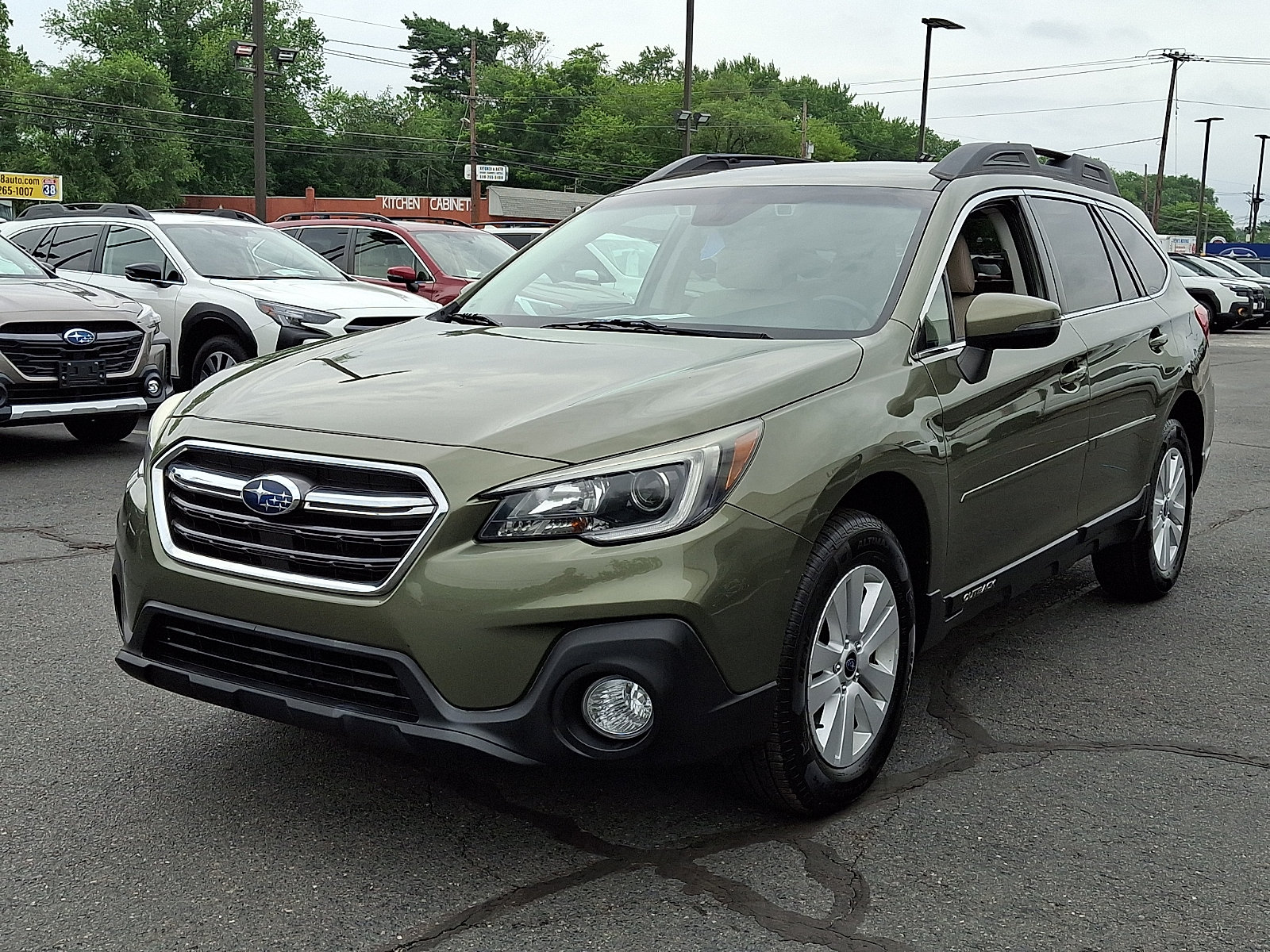 Used 2019 Subaru Outback 2.5i Premium AWD/4WD image 3