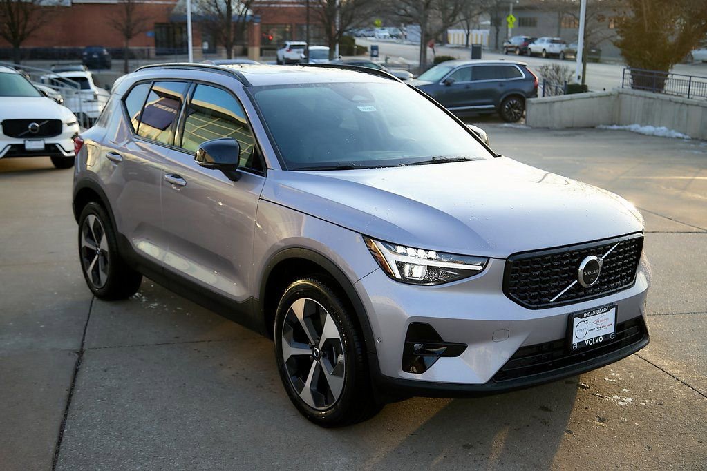 New 2026 Volvo XC40 B5 Plus w/ Protection Package Premier image 4