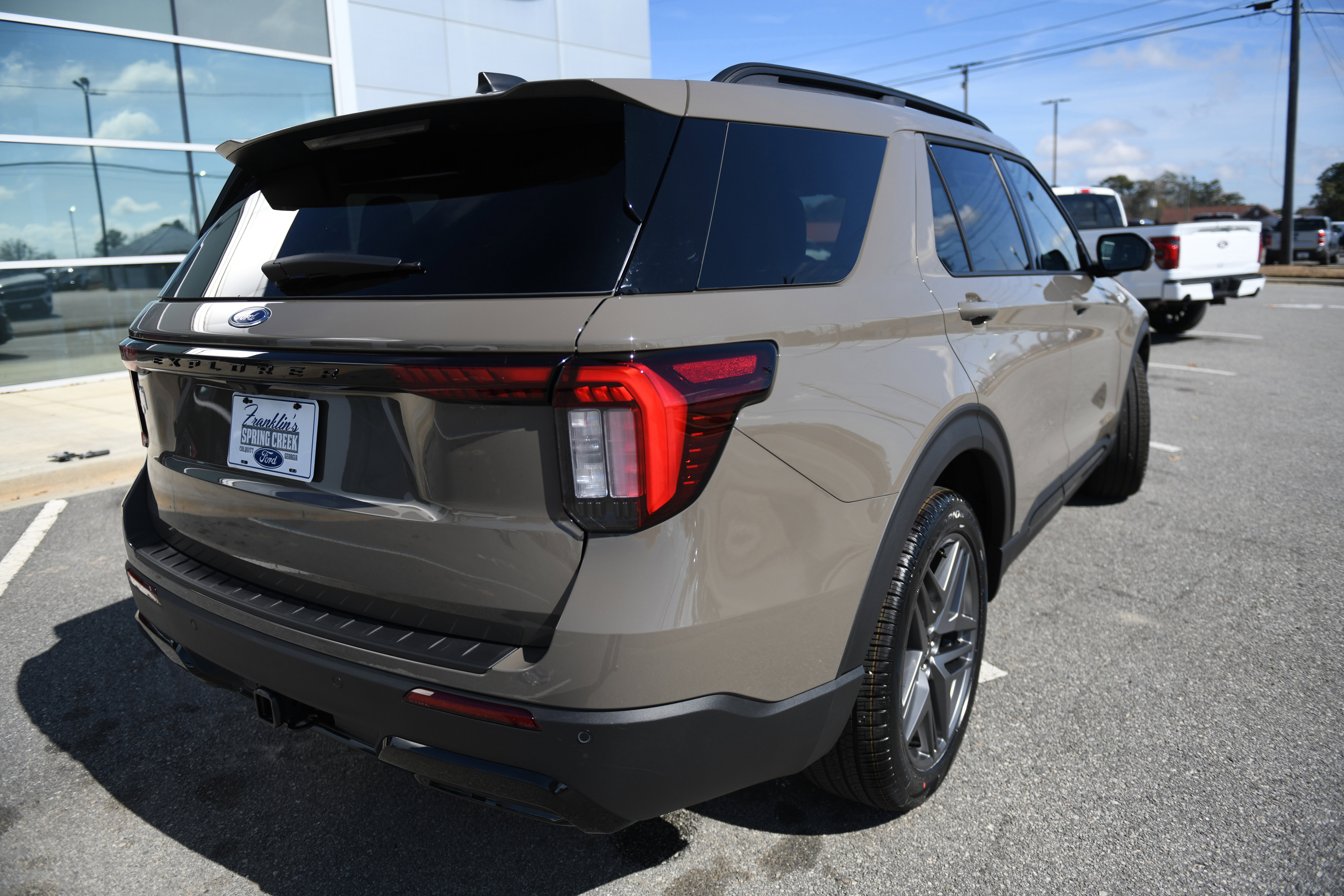 New 2026 Ford Explorer ST-Line w/ ST-Line Street Pack image 12