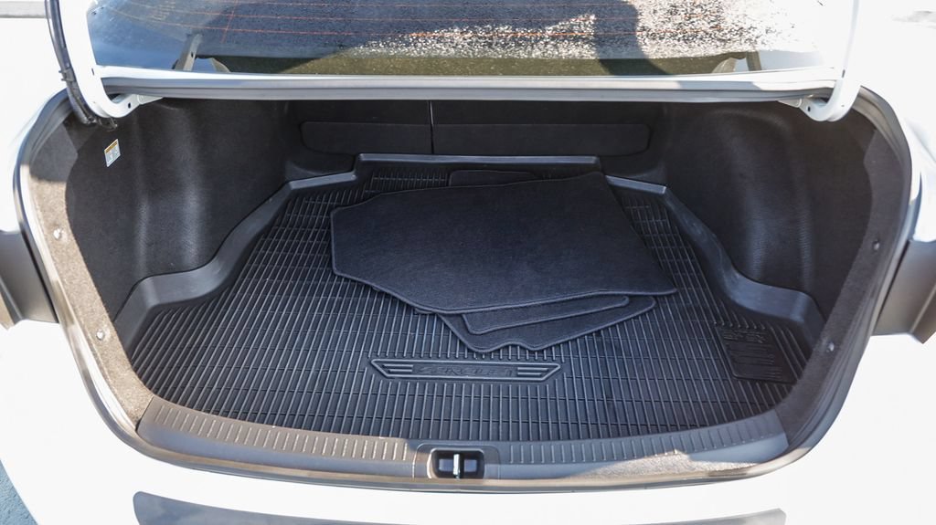 Used 2021 Toyota Corolla LE w/ Carpet Mat Package (TMS) FWD image 30