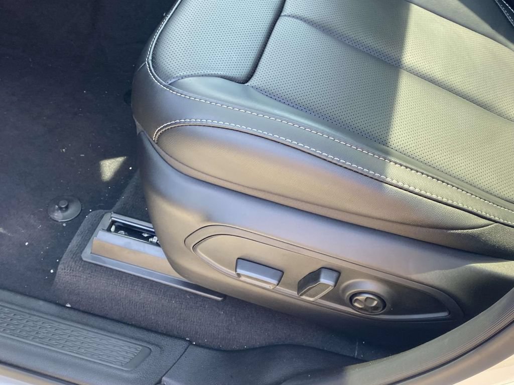 New 2026 Jeep Grand Cherokee Limited w/ Luxury Tech Group II AWD/4WD image 17