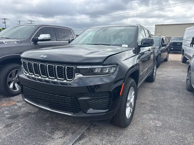 New 2026 Jeep Grand Cherokee Laredo w/ MOPAR Finishing Package RWD image 1