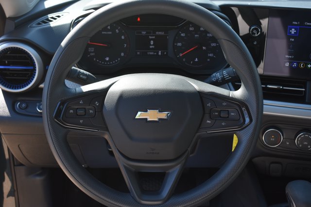 Used 2025 Chevrolet Trax LS w/ LS Convenience Package FWD image 18