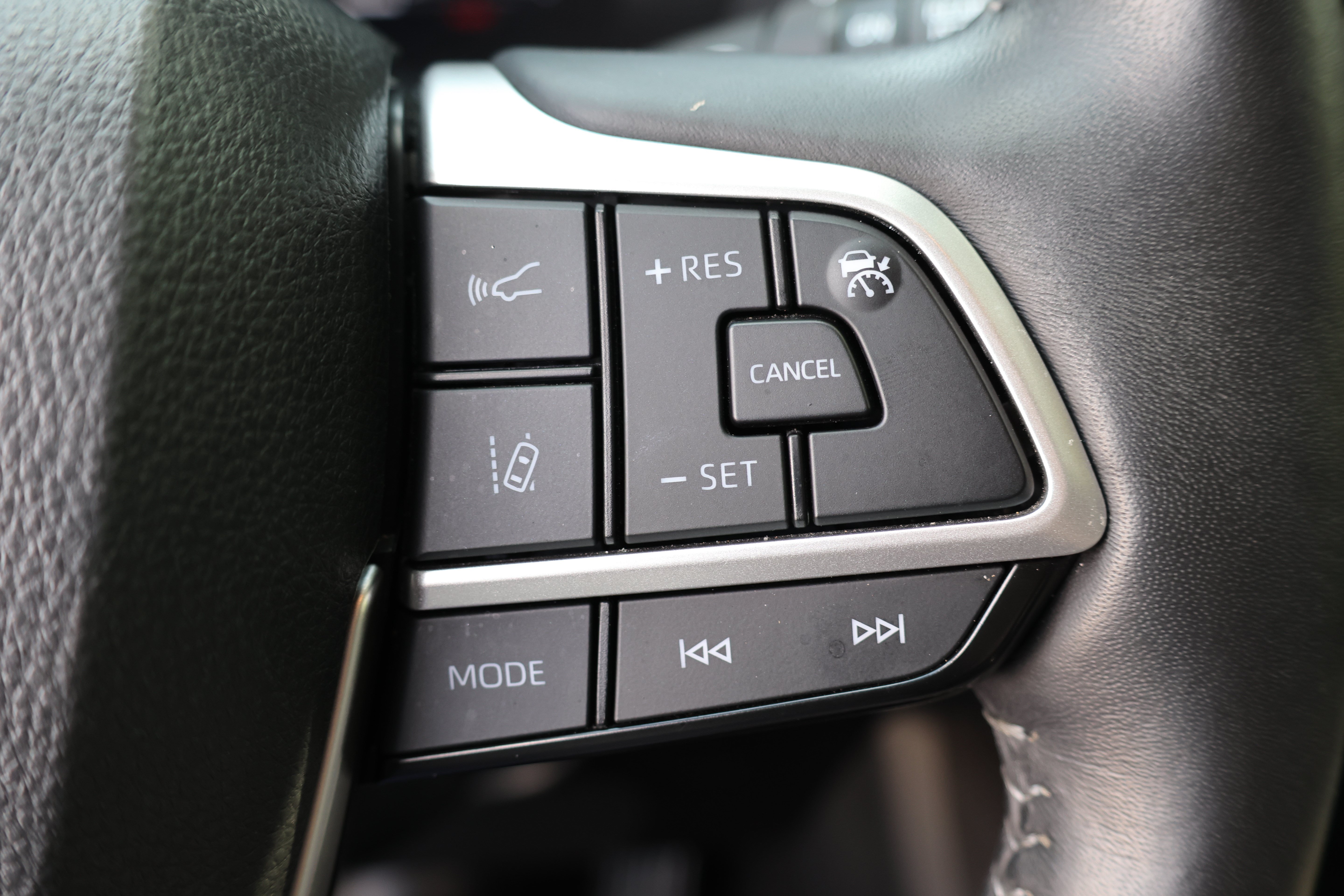 Certified 2024 Toyota Highlander Limited AWD/4WD image 30