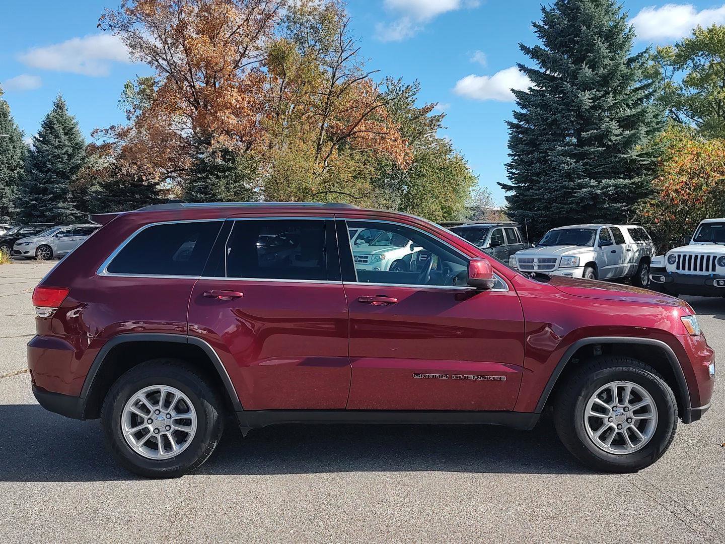 Used 2018 Jeep Grand Cherokee Laredo image 27