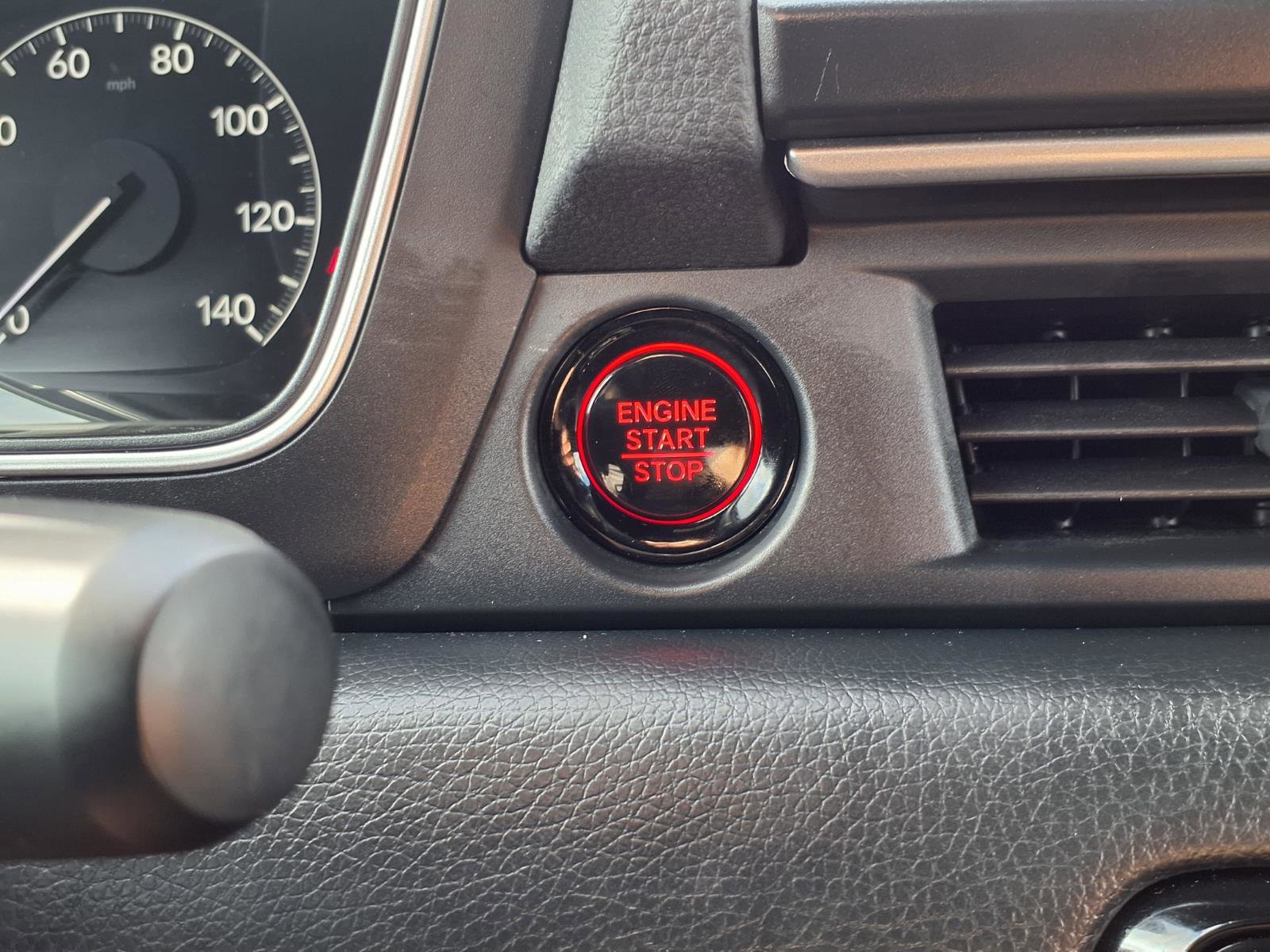 Certified 2025 Honda Pilot Sport image 11