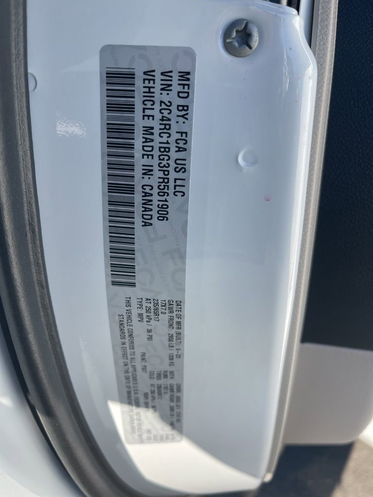 Used 2023 Chrysler Pacifica Touring-L image 37