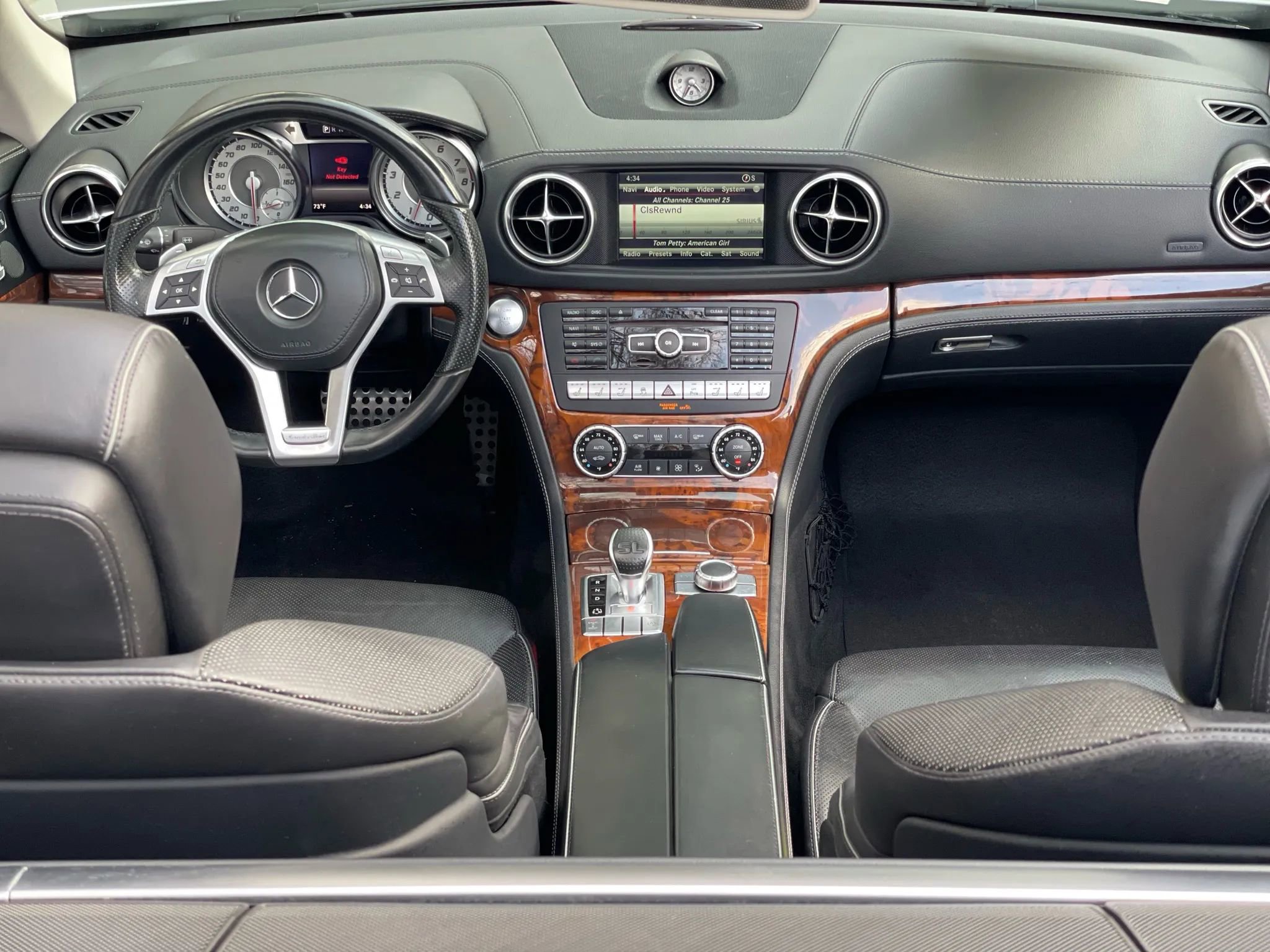 Used 2016 Mercedes-Benz SL 550 w/ Driver Assistance Package image 17