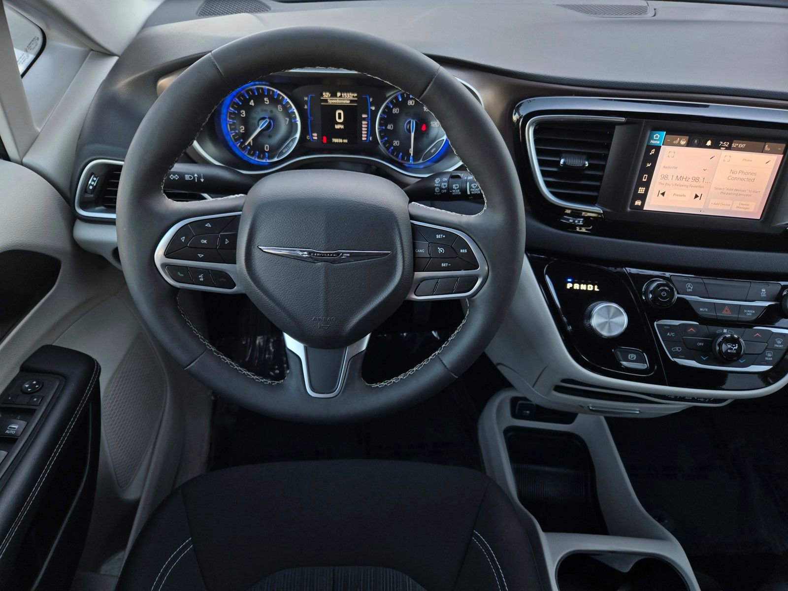 Used 2023 Chrysler Voyager LX image 13