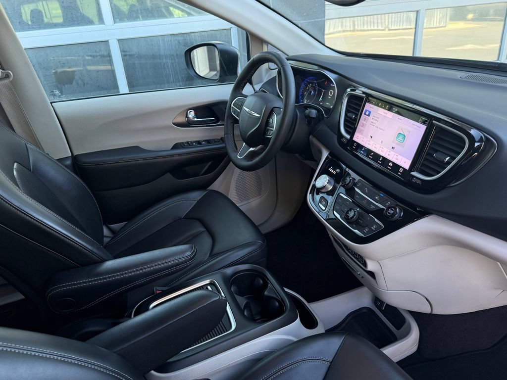 Used 2023 Chrysler Pacifica Touring-L FWD image 47