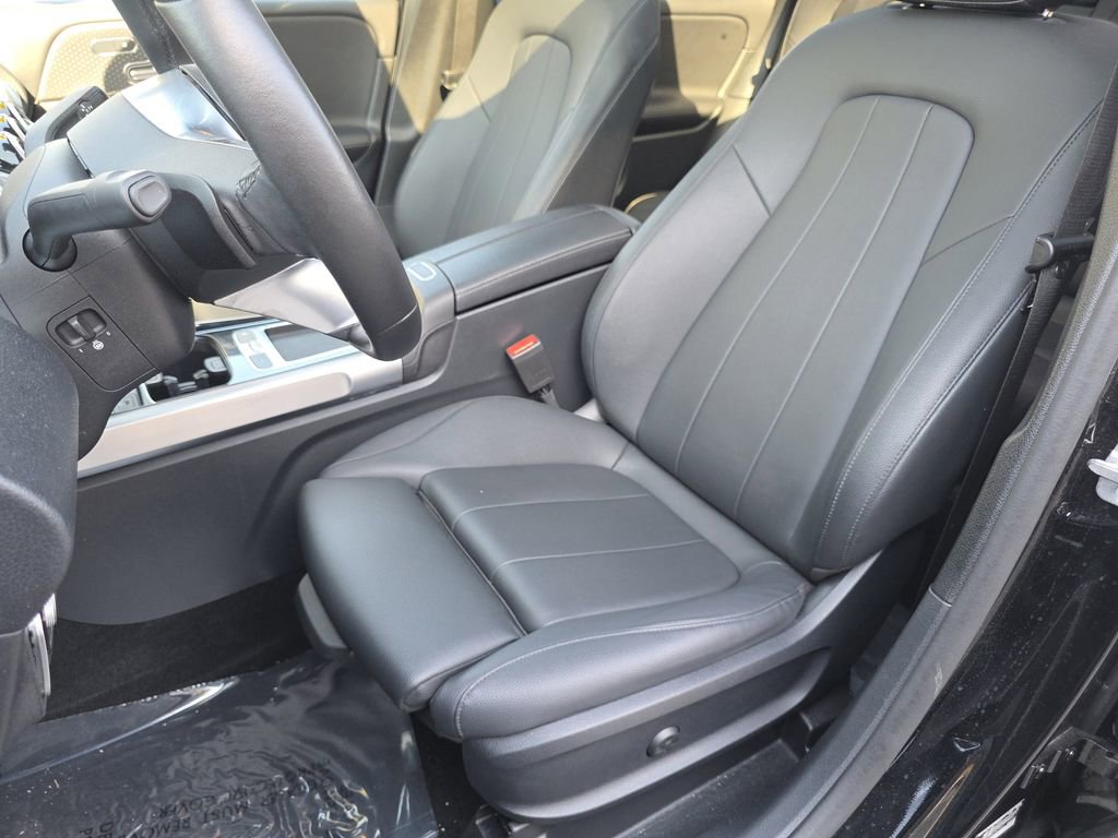 Used 2024 Mercedes-Benz GLB 250 4MATIC image 16