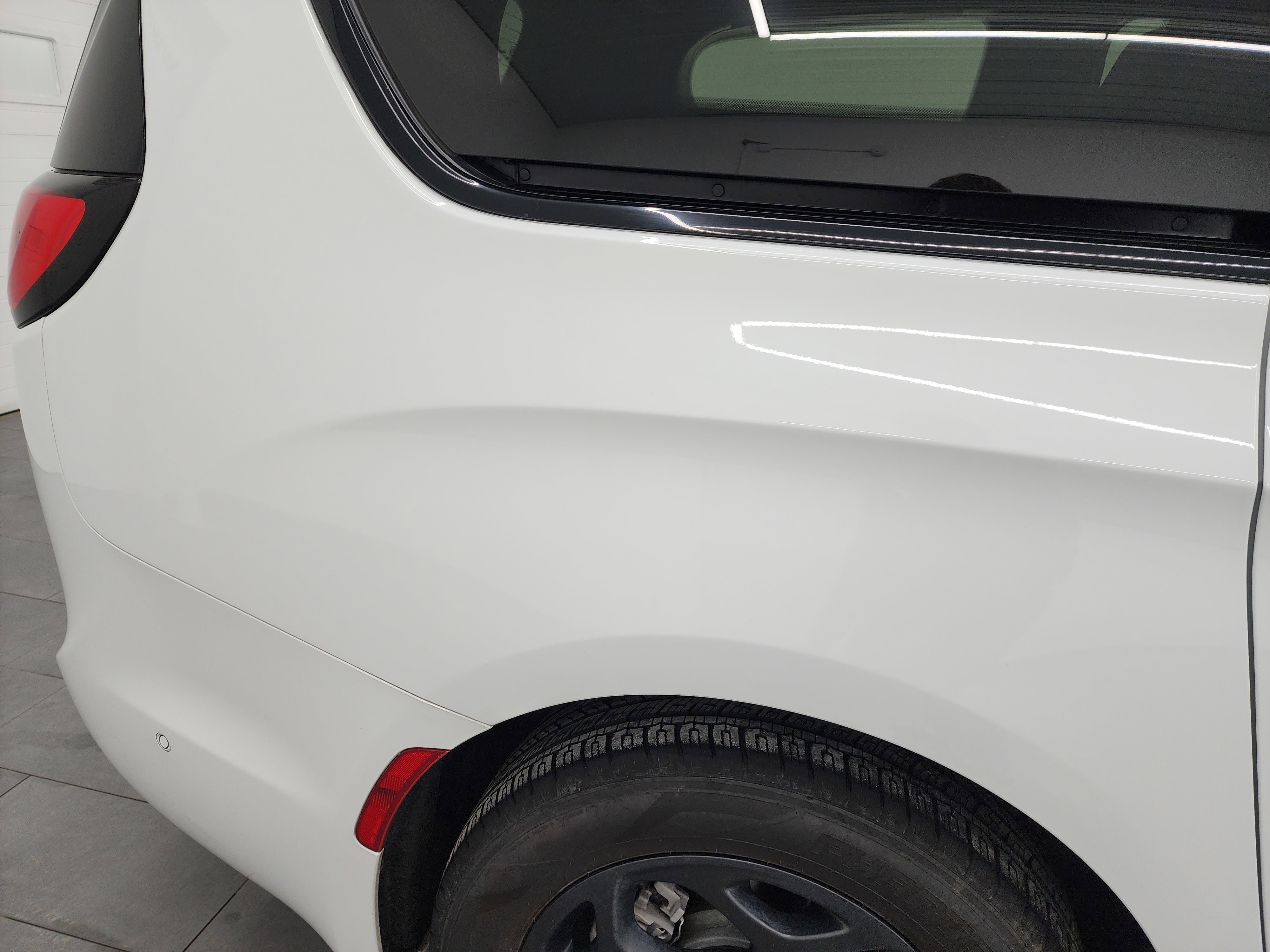 Used 2024 Chrysler Pacifica Limited image 28