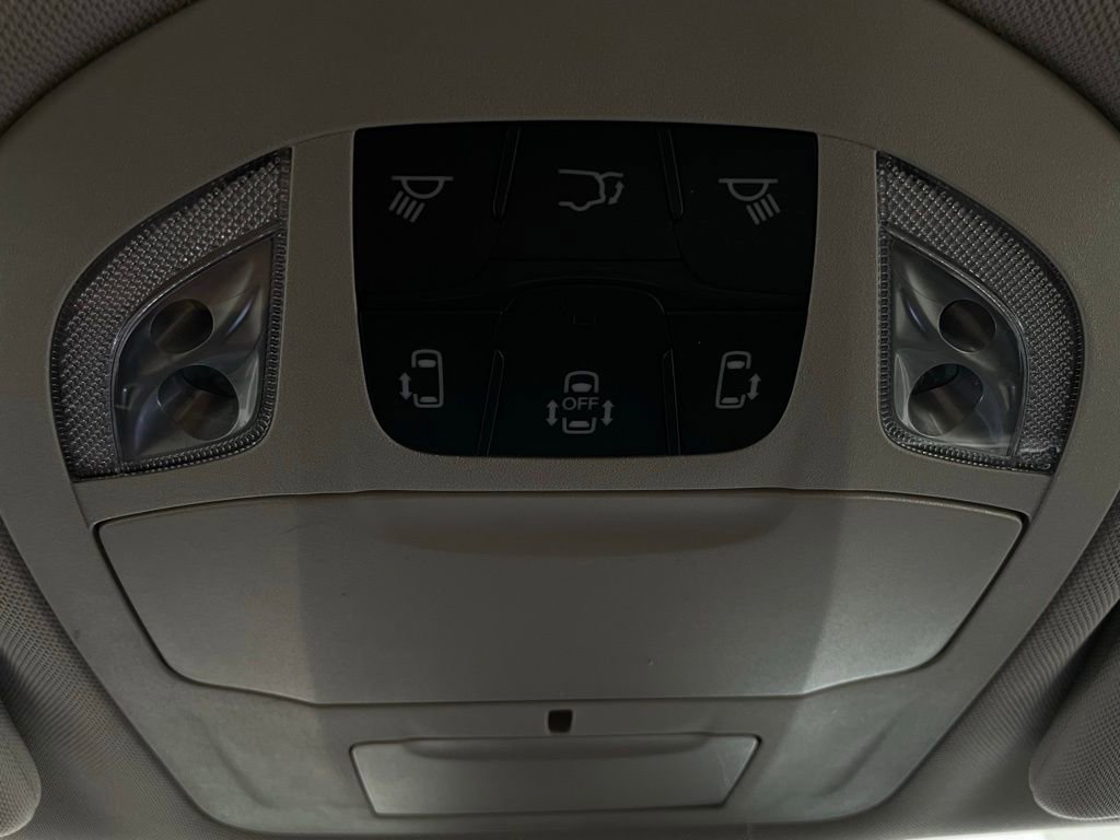 Used 2023 Chrysler Pacifica Touring-L image 47