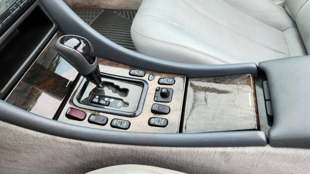 Used 2001 Mercedes-Benz CLK 430 Cabriolet image 46