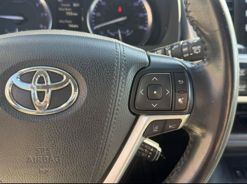 Used 2019 Toyota Highlander XLE FWD image 18