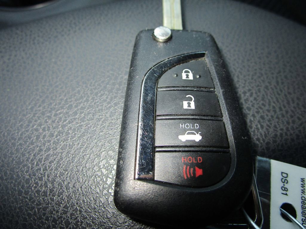 Used 2024 Toyota Camry SE image 38