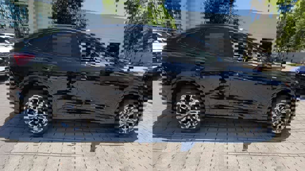 Used 2023 Audi Q4 e-tron Premium Plus w/ Premium Plus AWD/4WD image 2