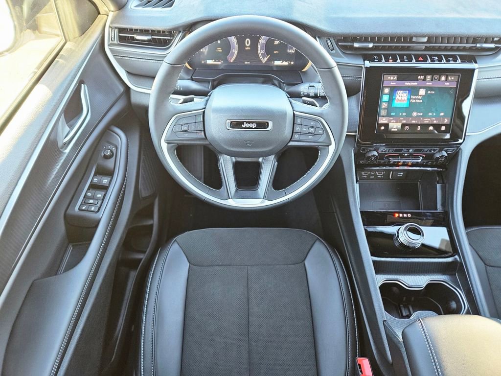 New 2025 Jeep Grand Cherokee Altitude image 10