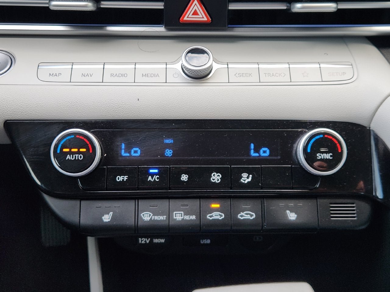 Used 2025 Hyundai Elantra Limited FWD image 16