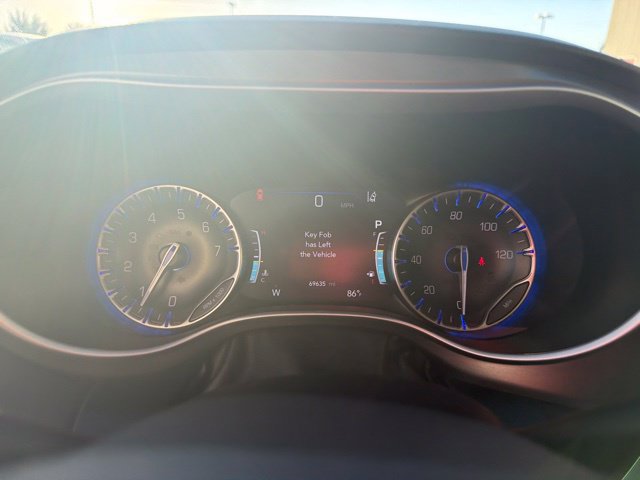 Used 2024 Chrysler Pacifica Touring-L FWD image 23