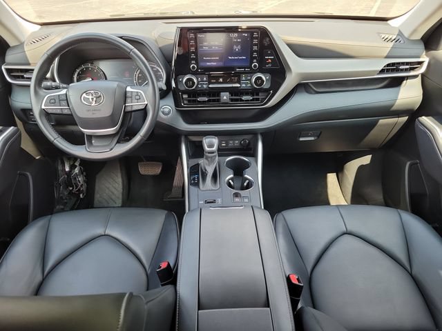 Used 2022 Toyota Highlander XLE FWD image 10