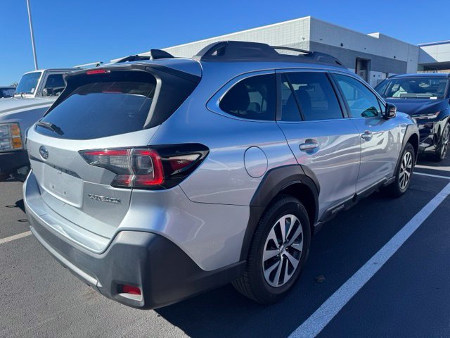 Used 2023 Subaru Outback Premium AWD/4WD image 3