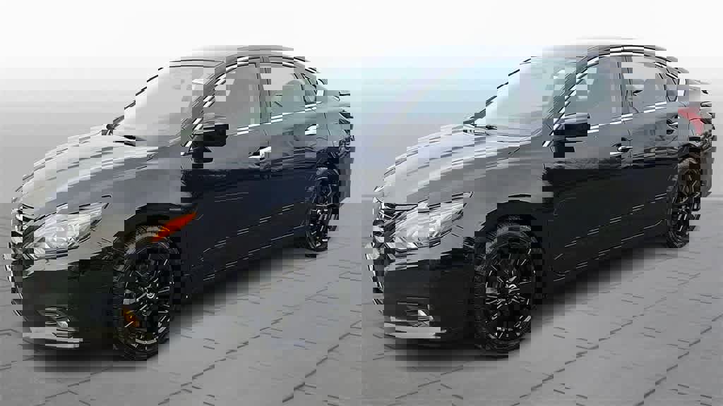 Used 2018 Nissan Altima 2.5 SR w/ SR Midnight Edition image 4