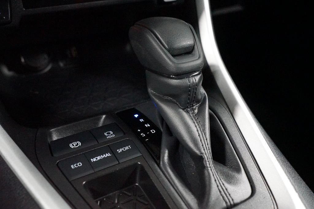 Certified 2025 Toyota RAV4 XLE FWD image 21