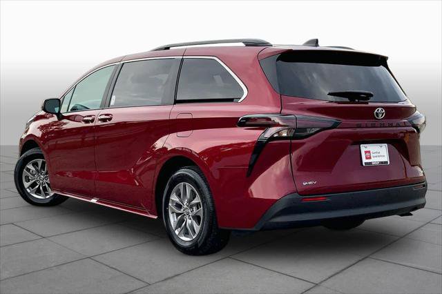 Certified 2026 Toyota Sienna XLE FWD image 12