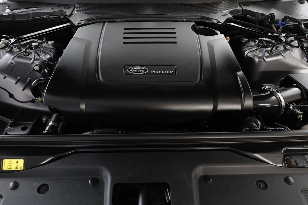 Used 2025 Land Rover Discovery S image 26