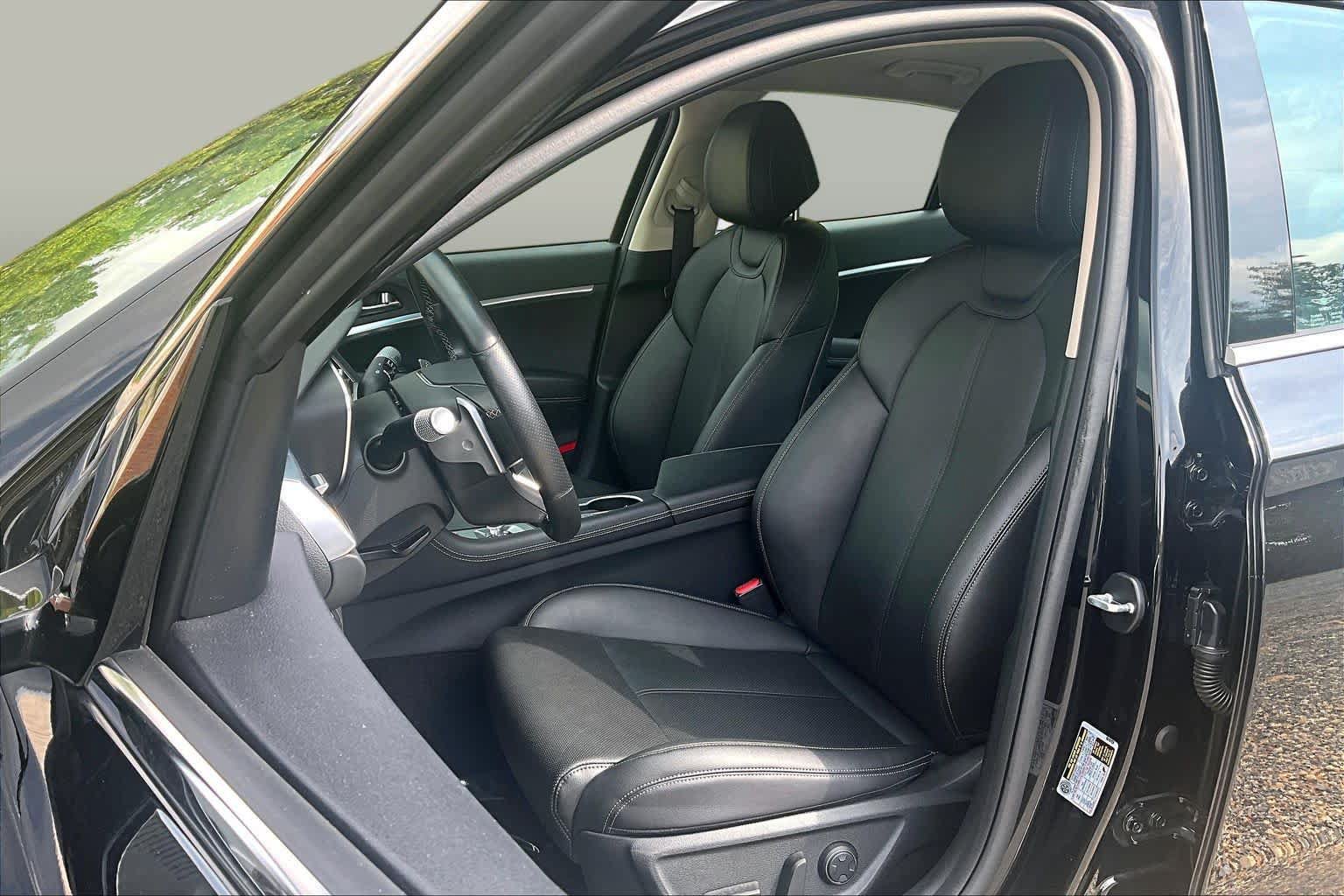 Used 2025 Genesis G70 2.5T AWD/4WD image 8