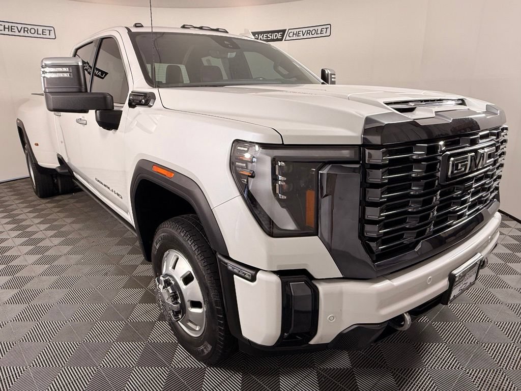 Used 2024 GMC Sierra 3500 Denali Ultimate AWD/4WD image 8
