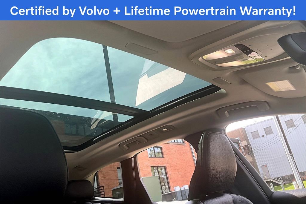 Used 2025 Volvo XC60 B5 Plus image 22