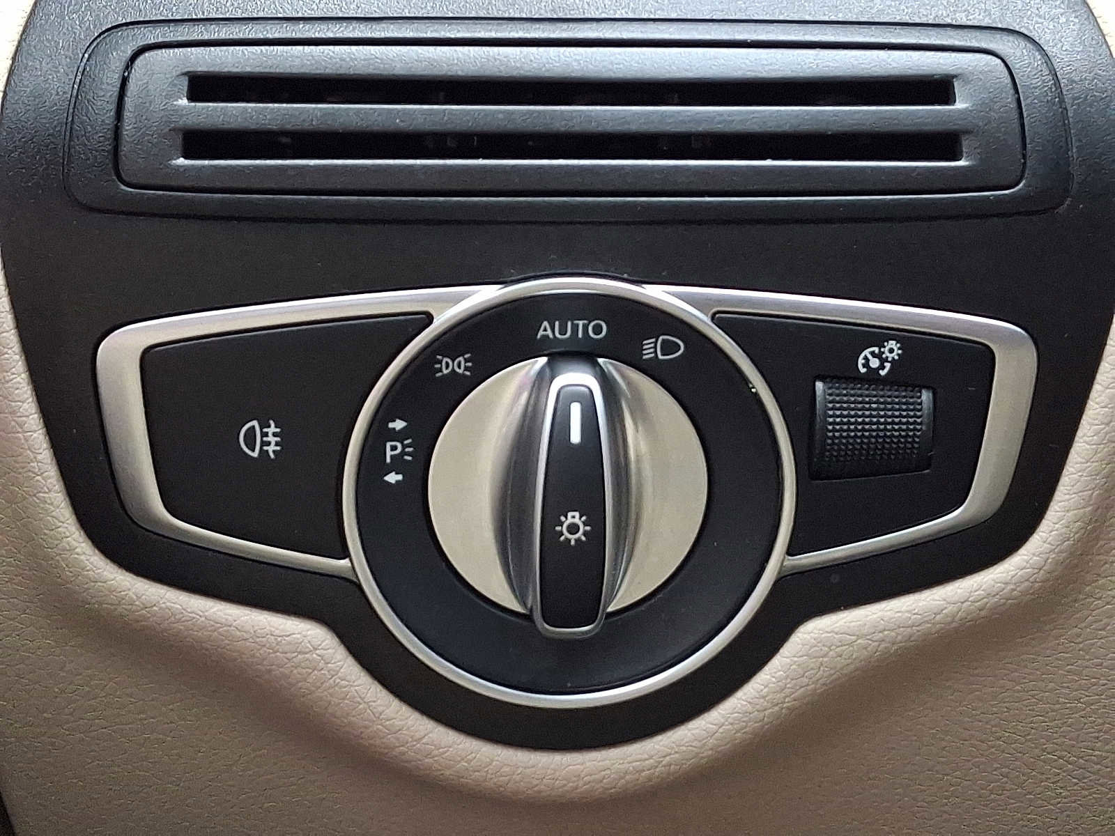 Used 2022 Mercedes-Benz GLC 300 4MATIC image 26