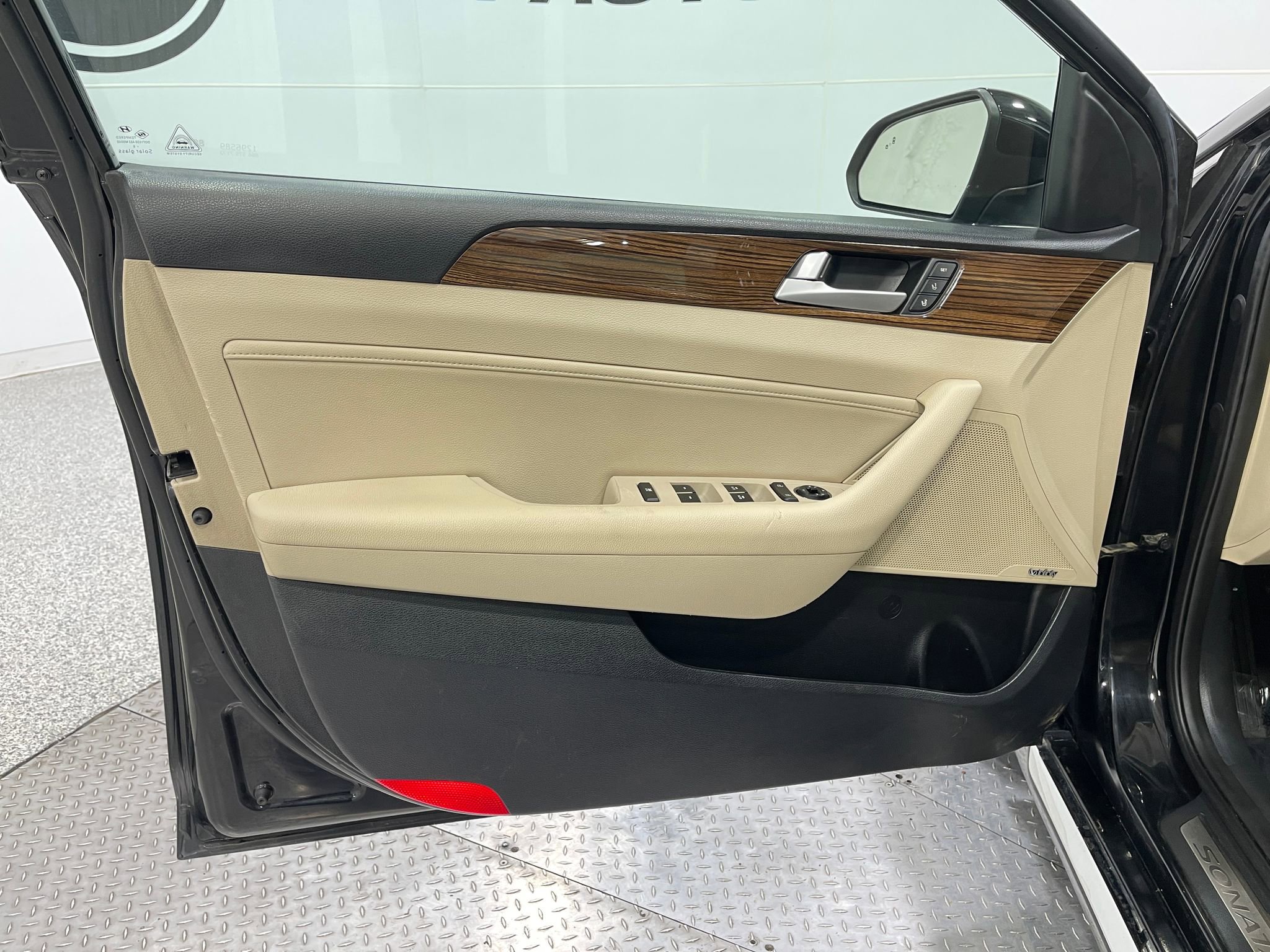 Used 2017 Hyundai Sonata Limited w/ Tech Package 03 FWD image 15