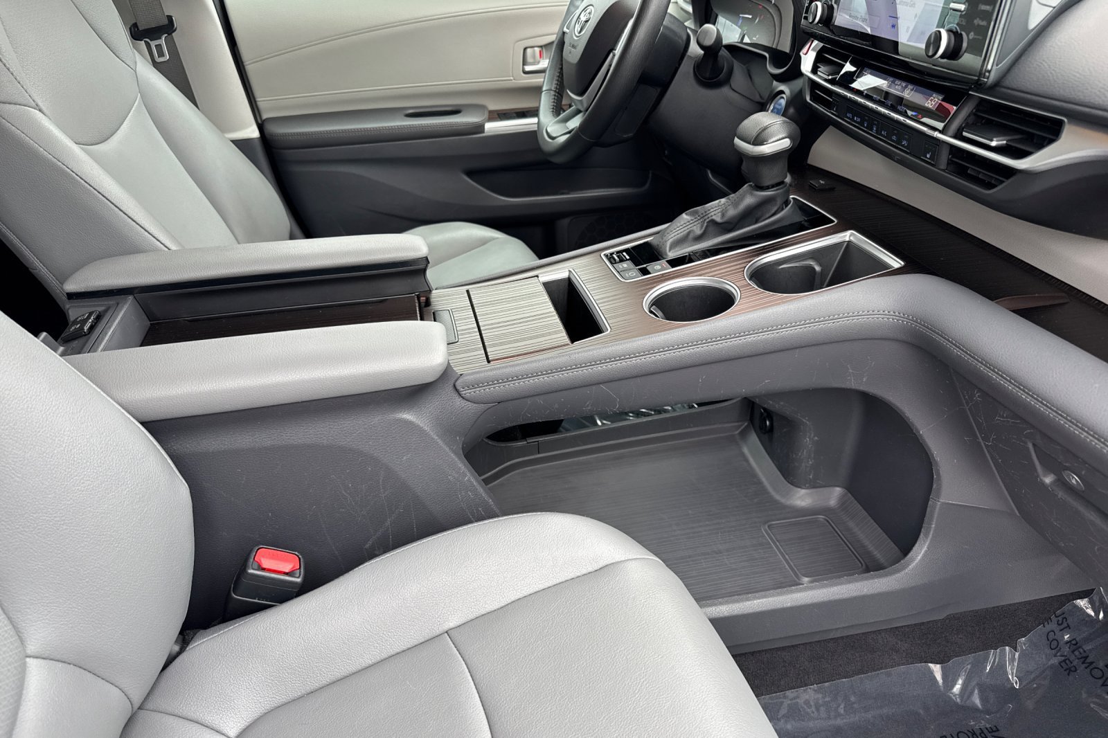 Certified 2024 Toyota Sienna XLE FWD image 20