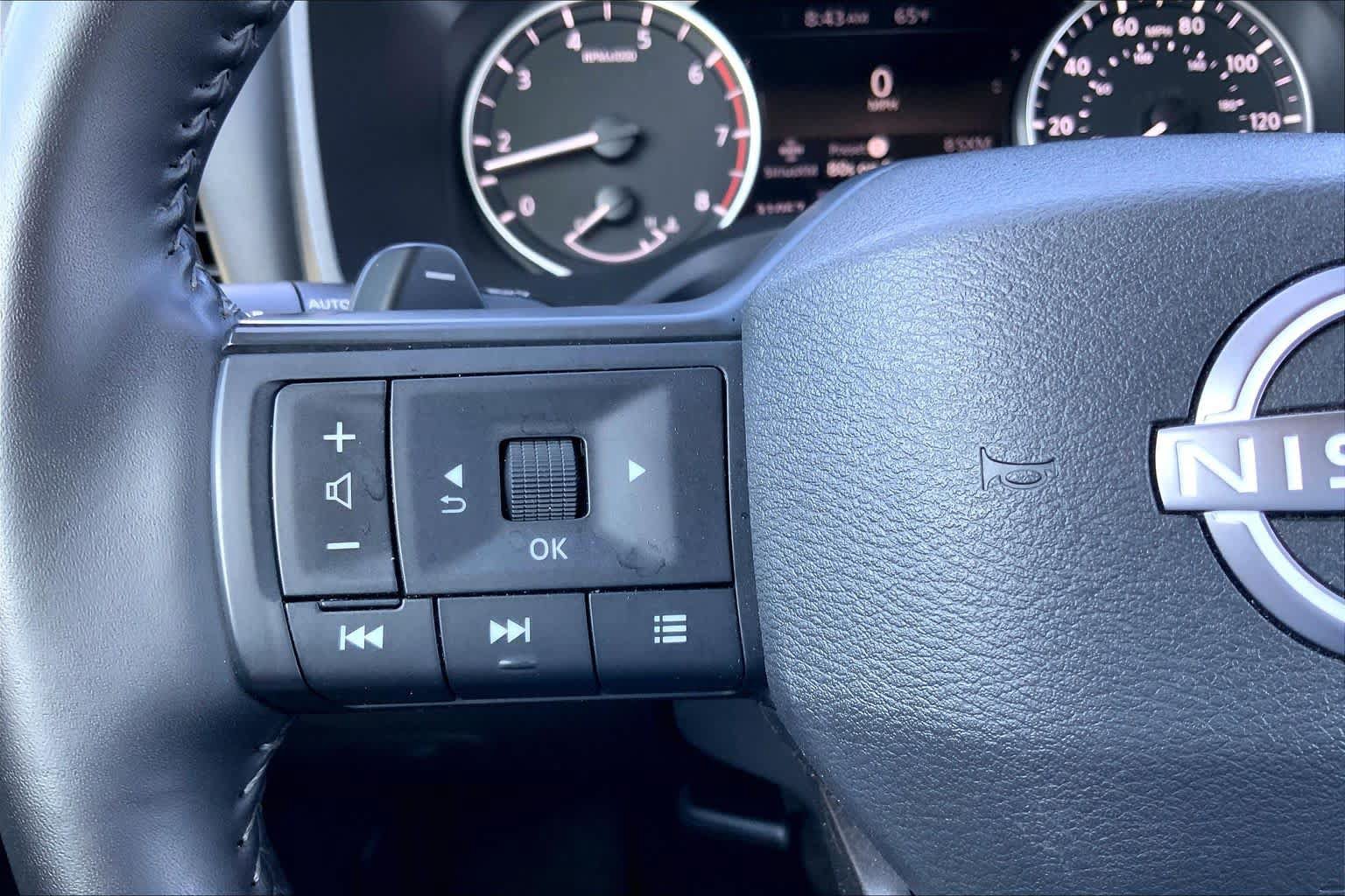 Used 2025 Nissan Rogue SV FWD image 24