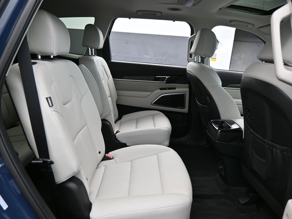 Used 2025 Kia Telluride EX w/ EX Captain's Chair Package image 44