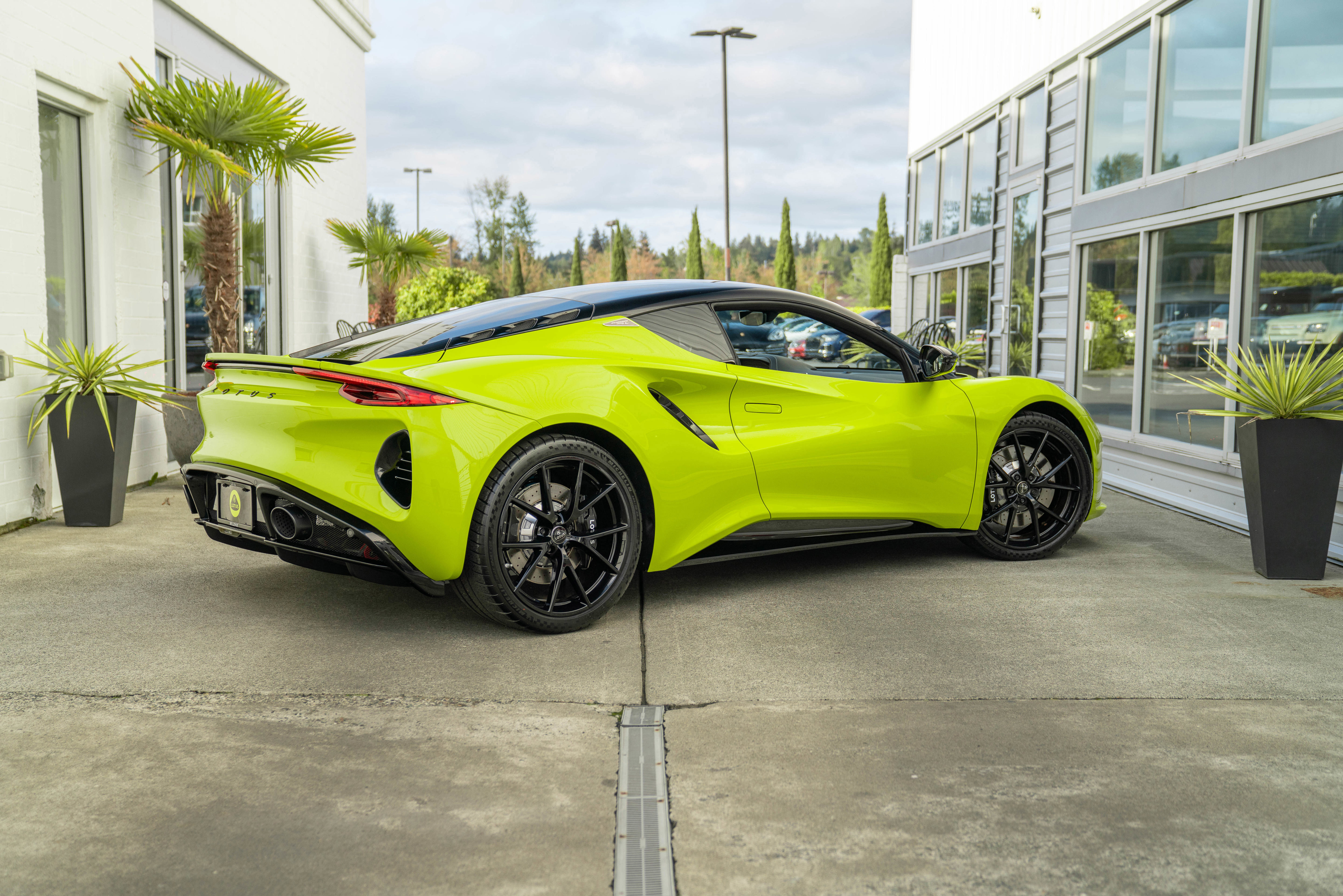 Used 2025 Lotus Emira RWD image 9