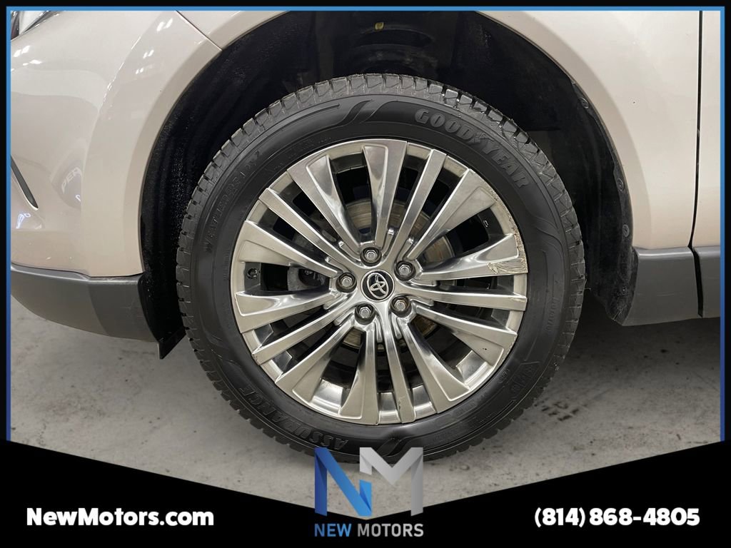 Used 2021 Toyota Venza XLE w/ Softex Package image 14